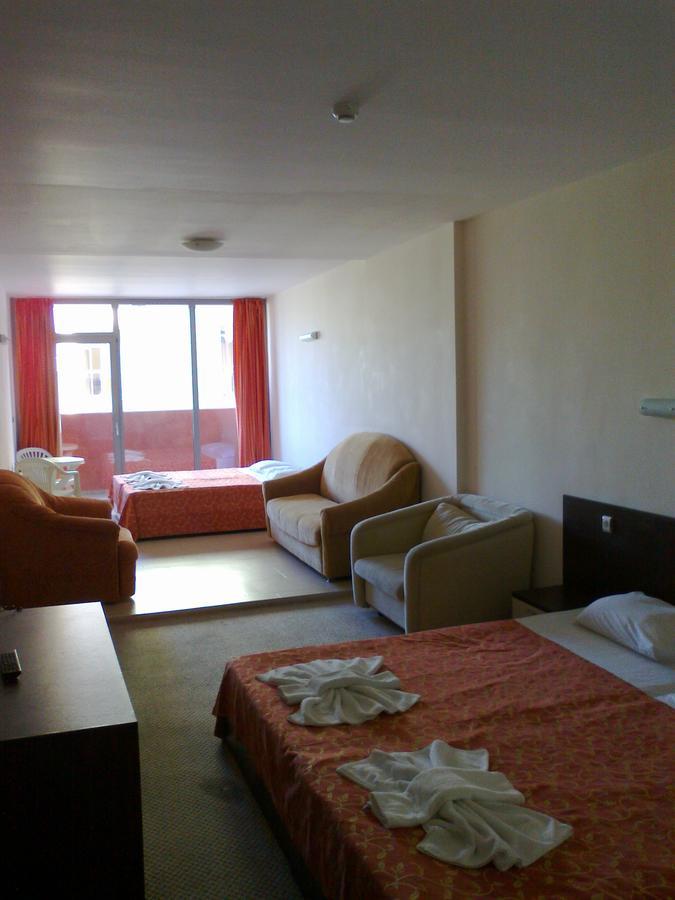 Tia Maria - Premium Hotel Pantai Sunny Bagian luar foto