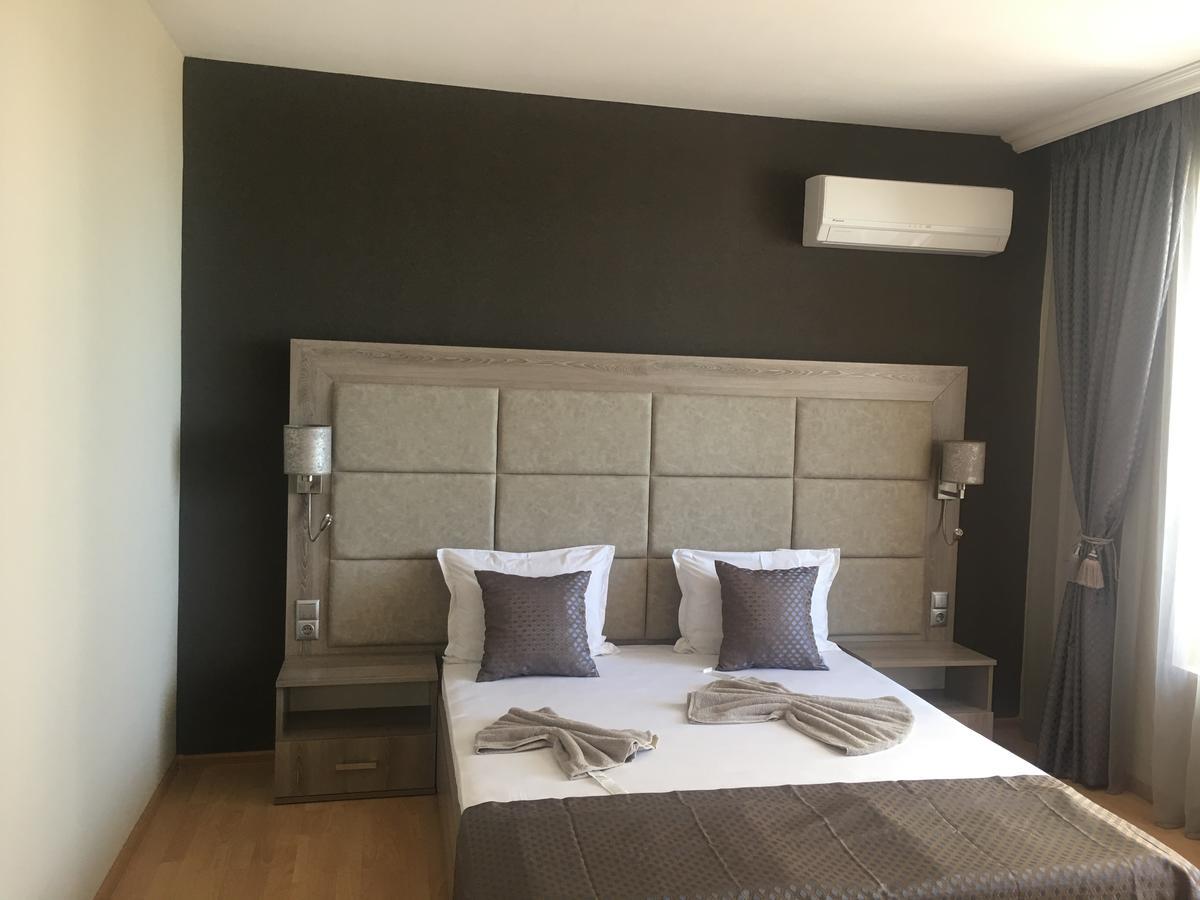 Tia Maria - Premium Hotel Pantai Sunny Bagian luar foto