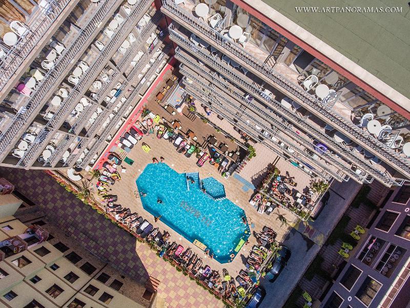 Tia Maria - Premium Hotel Pantai Sunny Bagian luar foto