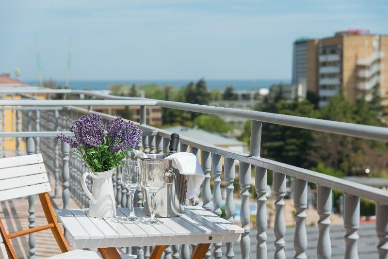Tia Maria - Premium Hotel Pantai Sunny Bagian luar foto